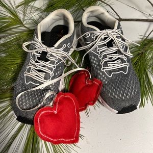 AVIA Women’s Athletic Shoes. Size 6. Preowned